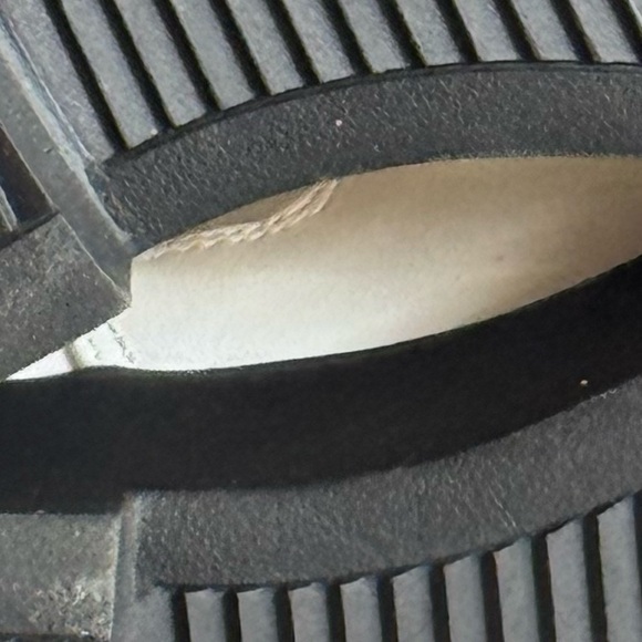 Dolls Kill Snowy Rooftop Gig Chelsea Ankle Boots 6 White Chunky Grunge EUC - Picture 8 of 12